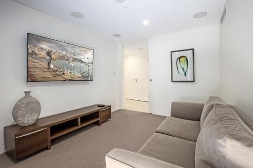 Deluxe Three-Bedroom Apartment