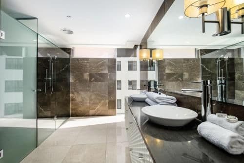 Deluxe Three-Bedroom Apartment