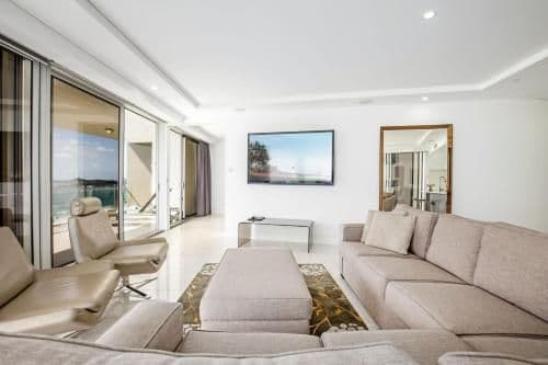 Deluxe Three-Bedroom Apartment