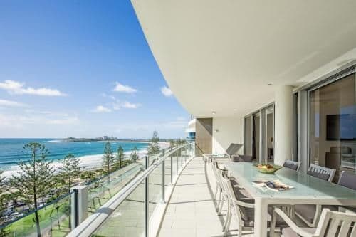 Deluxe Three-Bedroom Apartment