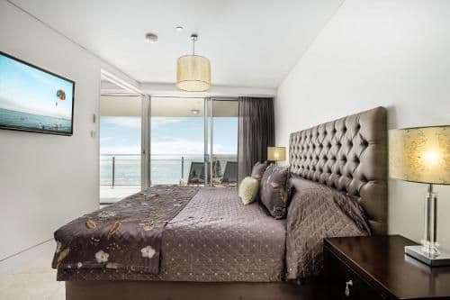 Deluxe Three-Bedroom Apartment