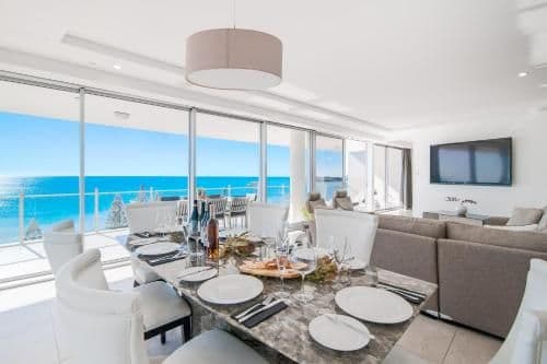 Deluxe Three-Bedroom Apartment
