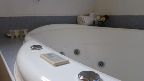 Queen Spa Suite