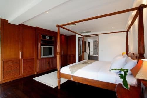 Six-Bedroom Villa