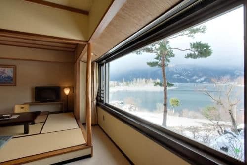 Standard Room with Tatami Area and Lake View - Smoking
