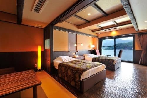 Deluxe Room with Tatami Area and Open-Air Bath with Lake View - Non-Smoking