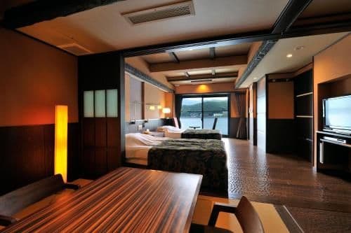 Deluxe Room with Tatami Area and Open-Air Bath with Lake View - Non-Smoking