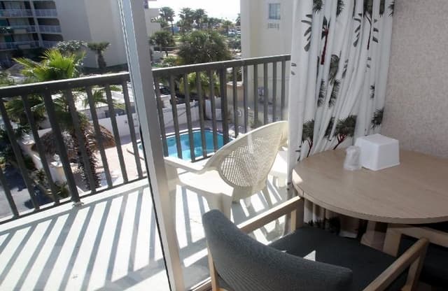 DOUBLE POOL VIEW