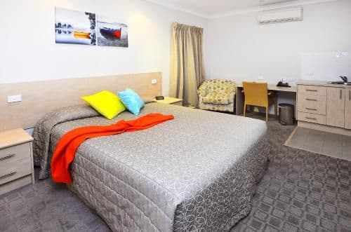 Queen Room with Spa Bath