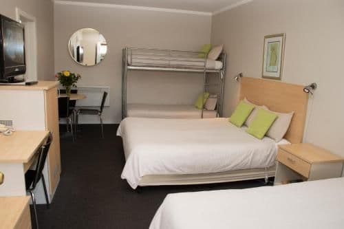 Family Room (4 persons)