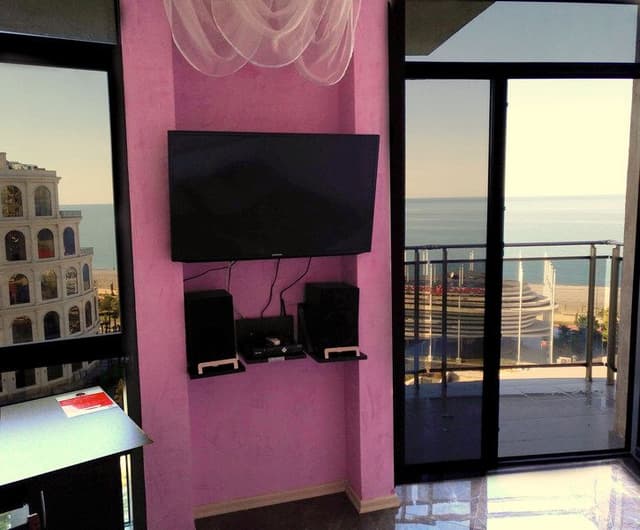 APARTMENT WITH VIEWS
