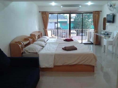 One-Bedroom Apartment with Balcony