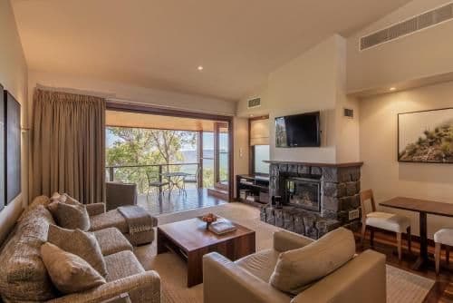Two-Bedroom Private Lodge with Outdoor Hot Tub
