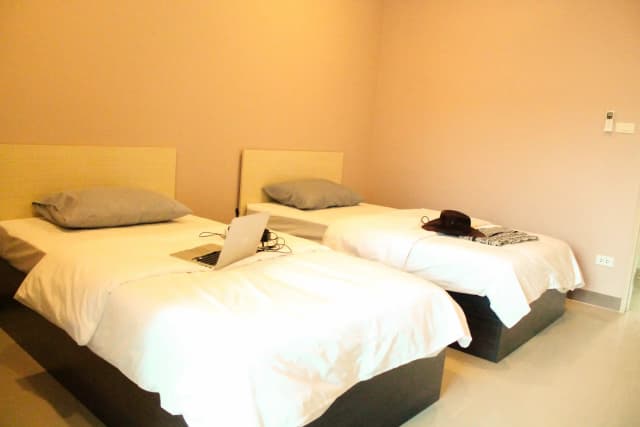 Smart Twin Bed Room