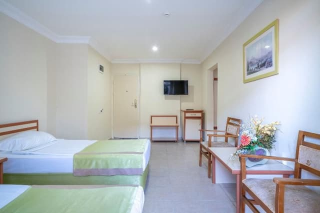 FAMILY ROOM ECONOMY