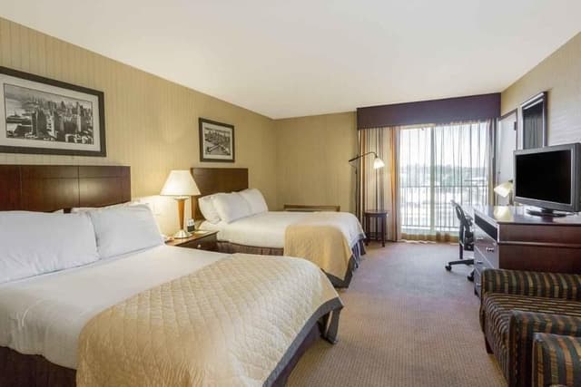 DOUBLE TWO BEDS