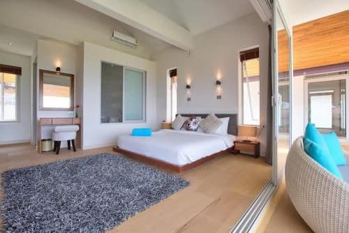Six-Bedroom Villa with Sea View