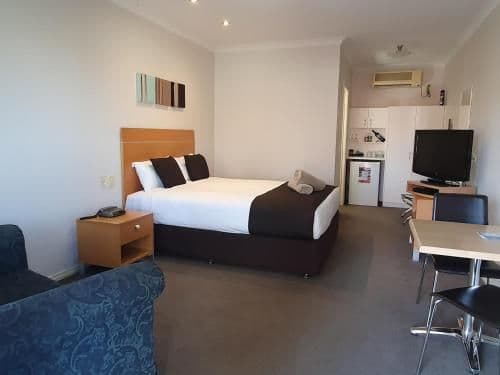 Deluxe Queen Room