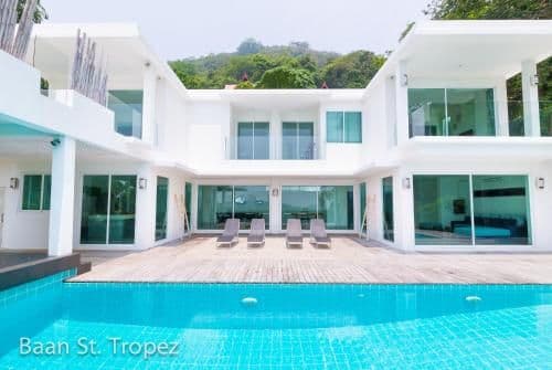 Four-Bedroom Villa with Sea View