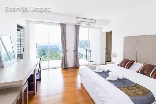 Four-Bedroom Villa with Sea View