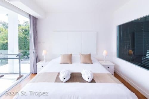 Four-Bedroom Villa with Sea View