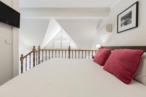 Deluxe King Loft with Sofa Bed Courtyard View