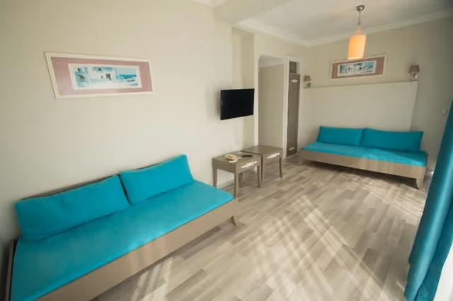 FAMILY ROOM CONNECTING ROOM