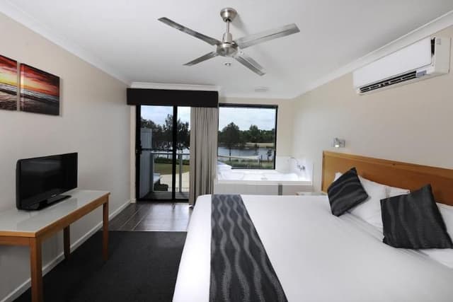 APARTMENT TWO BEDROOMS TWO BATHROOMS