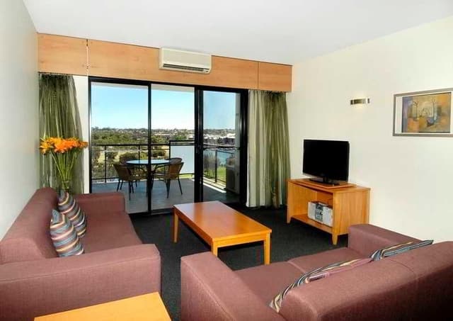 APARTMENT THREE BEDROOMS TWO BATHROOMS