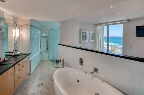 Three-Bedroom Deluxe Suite with Ocean View