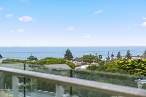 Deluxe Two-Bedroom Apartment with Sea - 201