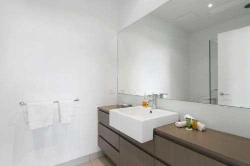 Deluxe Two-Bedroom Apartment with Sea - 201