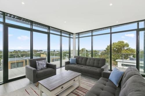 Deluxe Two-Bedroom Apartment with Sea - 201