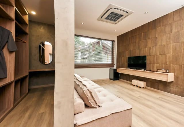 Family Room 1