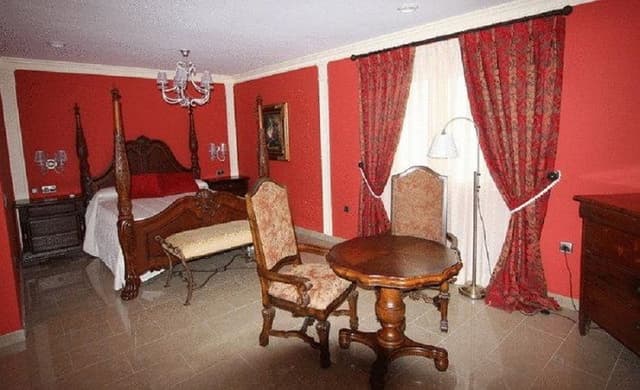 SUITE CAPACITY 2