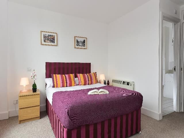 APARTMENT THREE BEDROOMS