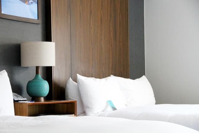 DOUBLE TWO QUEEN BEDS