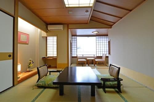 Superior Japanese-Style Room