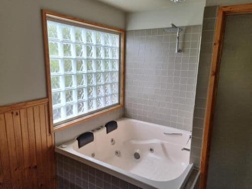 Studio with Spa Bath