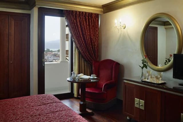 SUITE EXECUTIVE