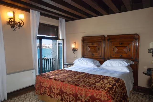 JUNIOR SUITE LAGOON VIEW