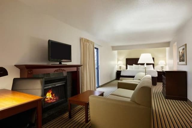 SUITE KING BED ONE BEDROOM 