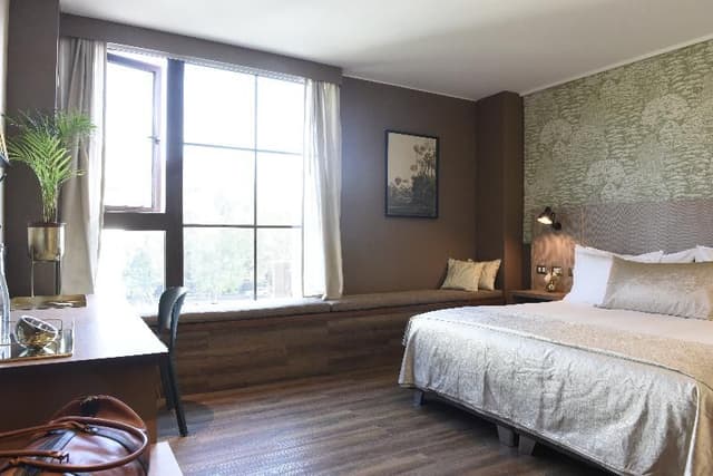 DOUBLE SUPERIOR KING BED