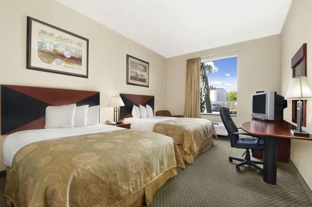 DOUBLE CLASSIC TWO QUEEN BEDS