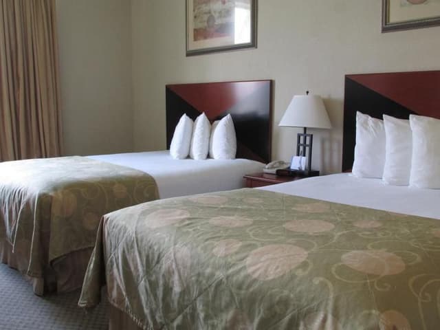 DOUBLE CLASSIC TWO QUEEN BEDS