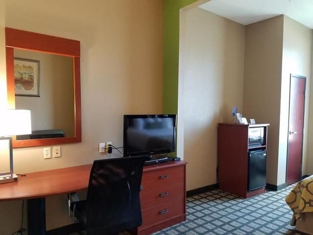 DOUBLE TWO QUEEN BEDS