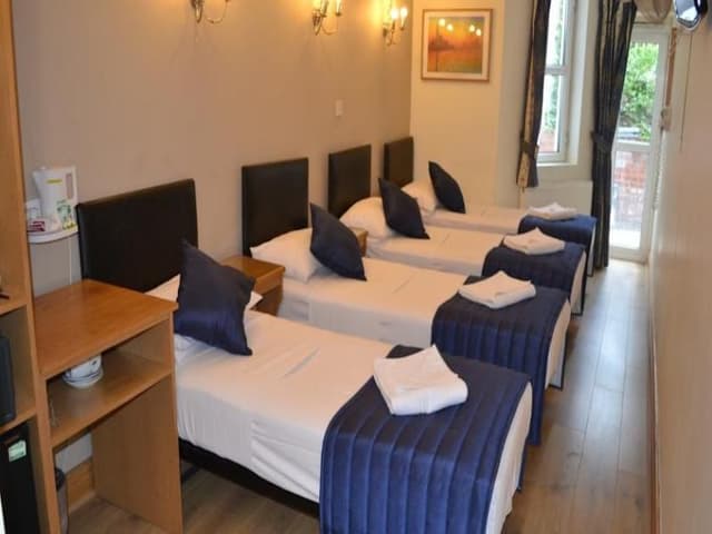 FAMILY ROOM STANDARD