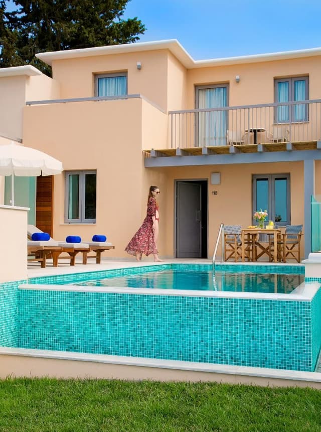 SUITE WITH PRIVATE POOL