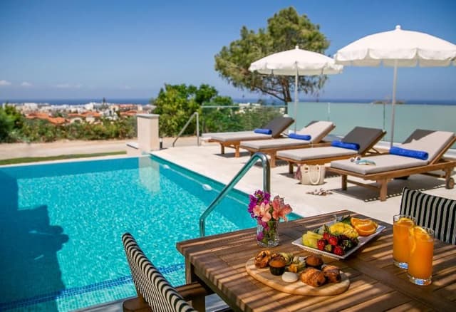 SUITE WITH PRIVATE POOL