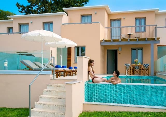 SUITE WITH PRIVATE POOL